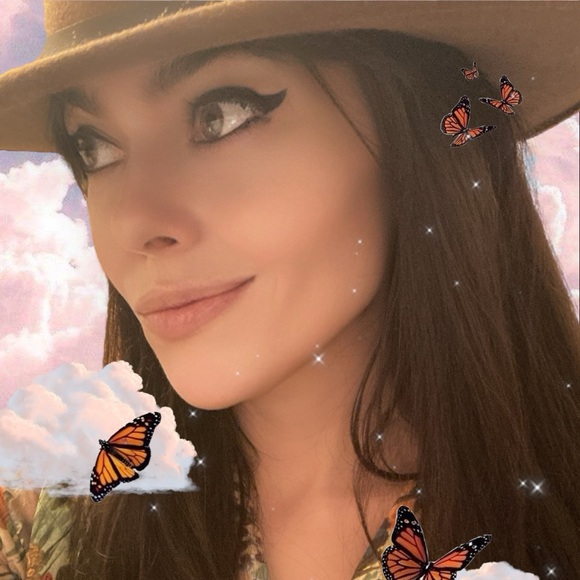 Meet your Posher, Holly - Picture 3 of 5